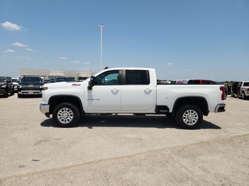 Used 2024 Chevrolet Silverado 2500 LT AWD/4WD image 4