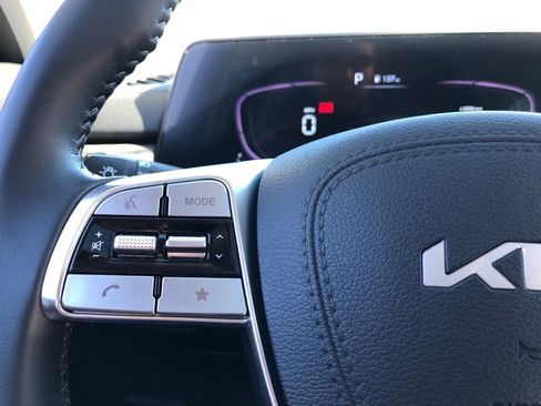 Used 2024 Kia Telluride EX w/ EX Captain's Chair Package image 22