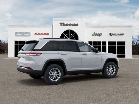 New 2026 Jeep Grand Cherokee Laredo X image 4