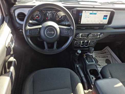 Used 2025 Jeep Gladiator Sport AWD/4WD image 11