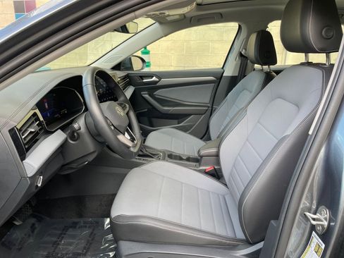 Used 2025 Volkswagen Jetta SE image 28