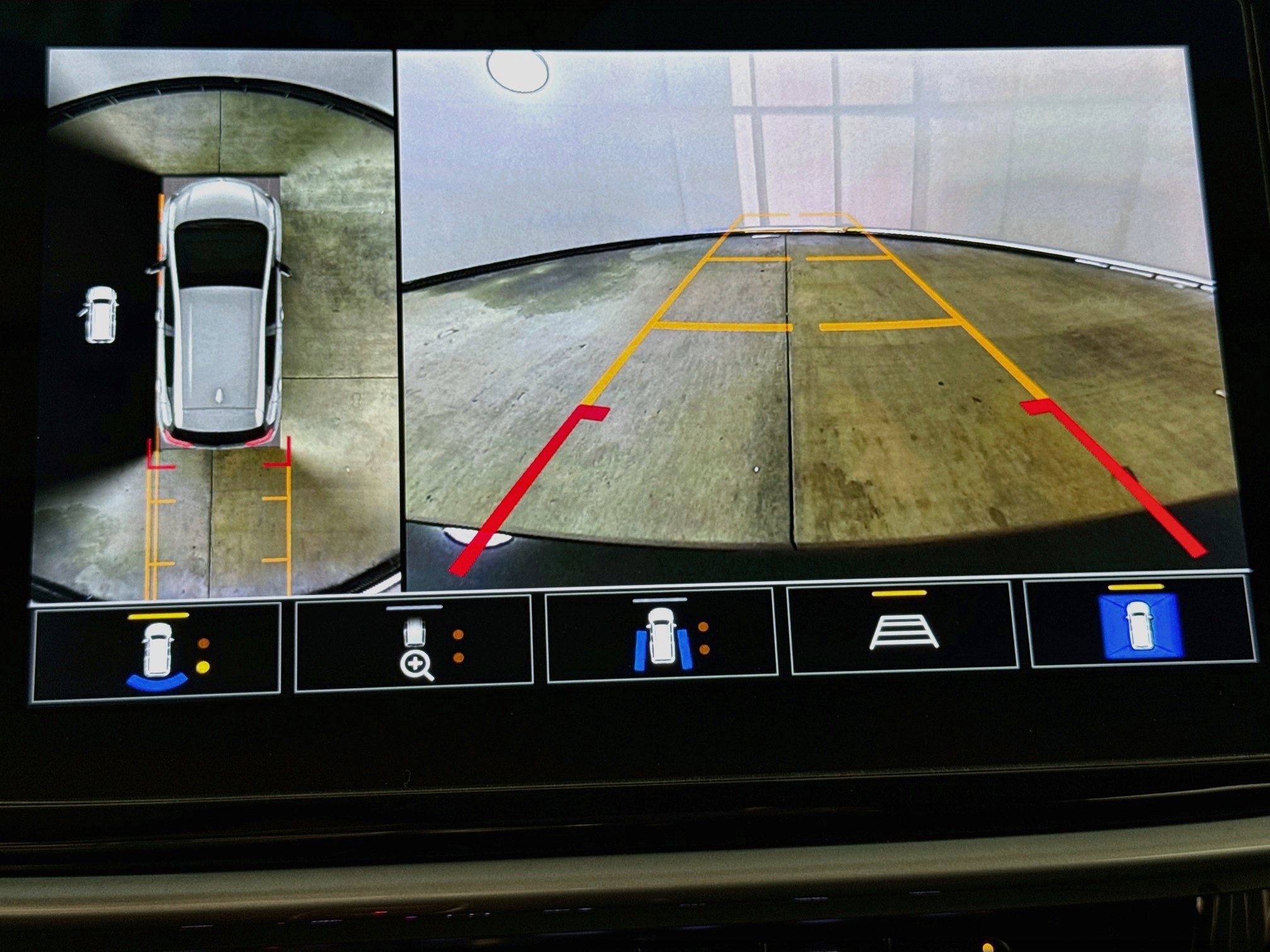 Used 2023 Chevrolet Bolt LT w/ Infotainment Package FWD image 15