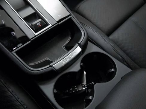 Certified 2025 Porsche Macan S image 26