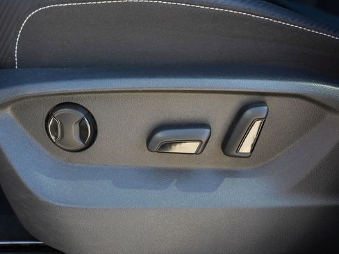 Used 2025 Volkswagen Atlas Cross Sport SE image 15