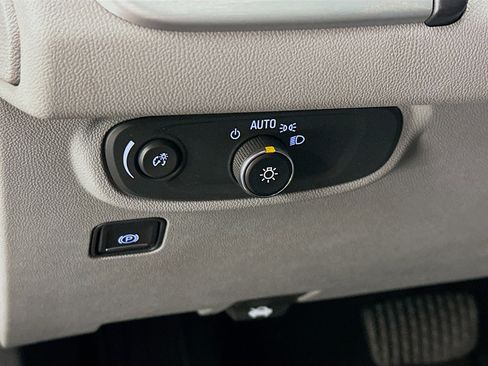 Used 2020 GMC Terrain SLE w/ Driver Convenience Package image 17