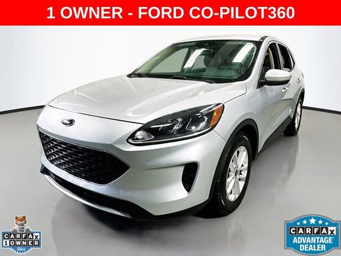 Used 2020 Ford Escape SE image 2
