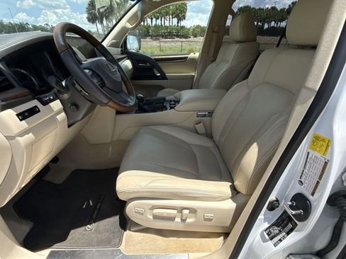 Used 2020 Lexus LX 570 4WD w/ Luxury Package image 30