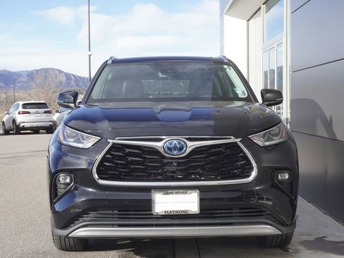 Used 2022 Toyota Highlander Platinum image 5