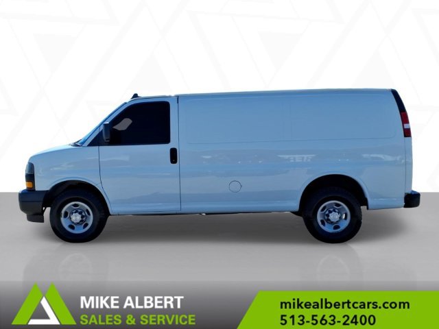 Used 2019 Chevrolet Express 2500 w/ Driver Convenience Package RWD image 4