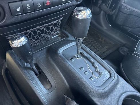 Used 2016 Jeep Wrangler Unlimited Rubicon AWD/4WD image 18