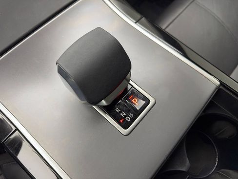 Used 2025 Land Rover Range Rover Velar Dynamic SE image 63