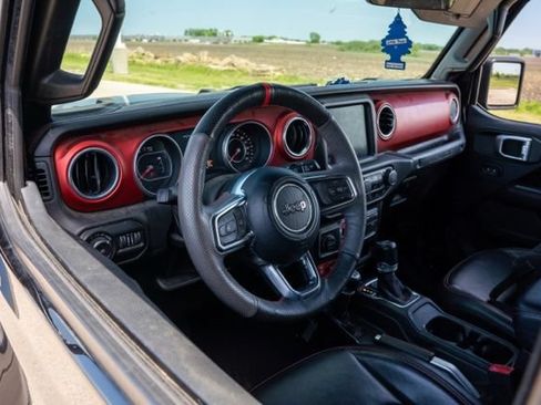 Used 2018 Jeep Wrangler Unlimited Rubicon AWD/4WD image 11