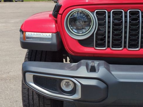 Used 2025 Jeep Wrangler Unlimited Sahara w/ Safety Group AWD/4WD image 10