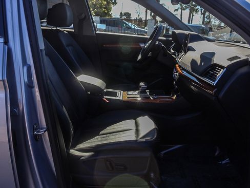 Used 2021 Audi Q5 e Premium w/ Convenience Package image 16