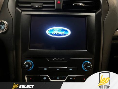 Used 2020 Ford Fusion SE w/ Equipment Group 151A FWD image 12