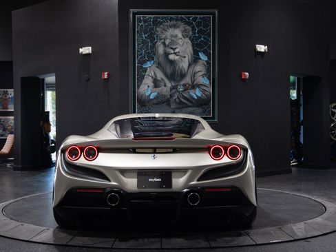 Used 2021 Ferrari F8 Tributo image 11