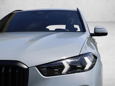 Used 2024 BMW X5 xDrive40i w/ M Sport Package AWD/4WD image 2