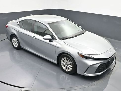 Used 2025 Toyota Camry LE FWD image 38