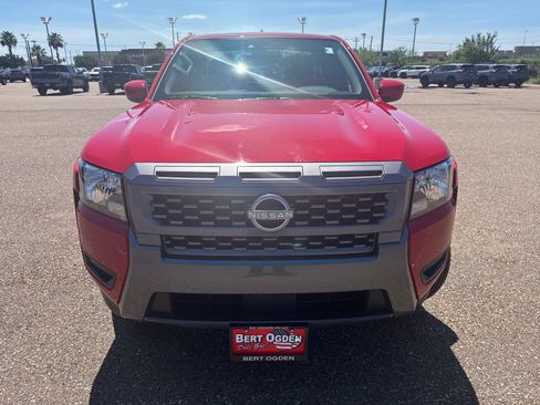Used 2025 Nissan Frontier SV RWD image 2