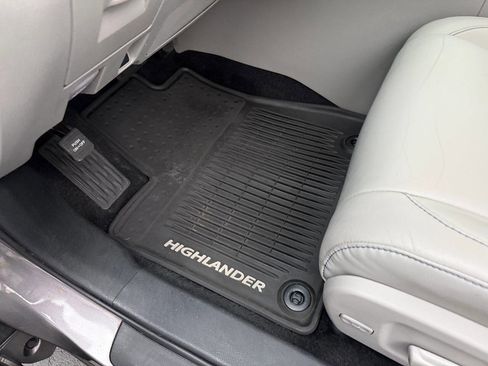 Used 2016 Toyota Highlander XLE image 61