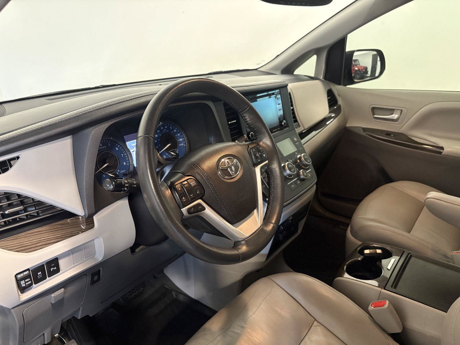 Used 2018 Toyota Sienna XLE Premium w/ Carpet Mat Package AWD/4WD image 16