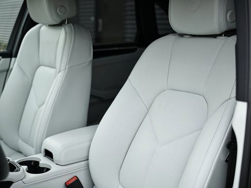 New 2026 Porsche Macan image 19