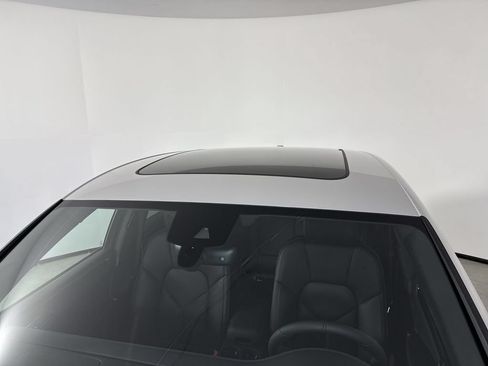 Certified 2026 Porsche Macan Turbo AWD/4WD image 17