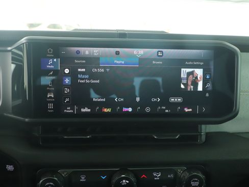 New 2025 Jeep Gladiator Sport image 17