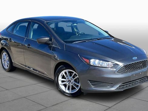 Used 2018 Ford Focus SE image 3