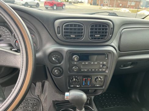 Used 2005 Chevrolet TrailBlazer LS w/ LS Preferred Equipment Group image 16