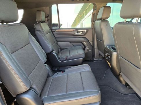 Used 2024 Chevrolet Suburban High Country w/ Premium Package AWD/4WD image 32