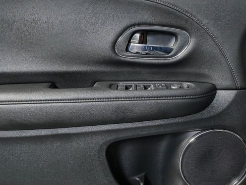 Used 2021 Honda HR-V EX-L image 12
