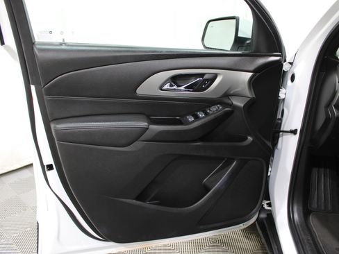 Used 2023 Chevrolet Traverse LT FWD image 6