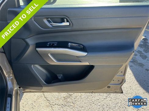 Used 2024 Nissan Pathfinder Platinum image 22