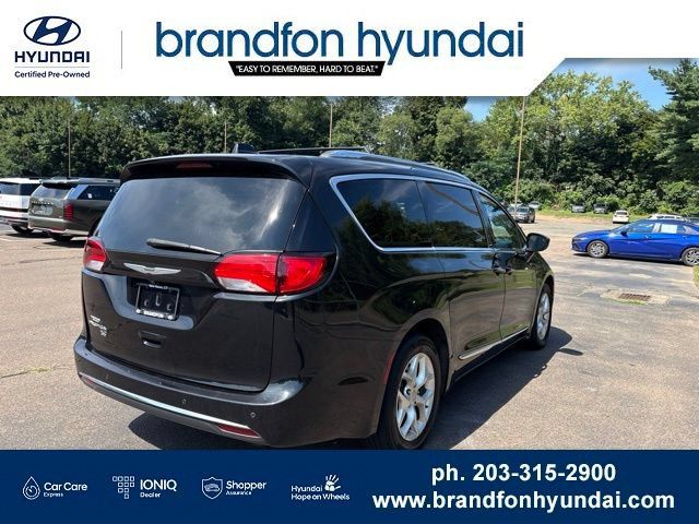 Used 2020 Chrysler Pacifica Touring-L FWD image 6