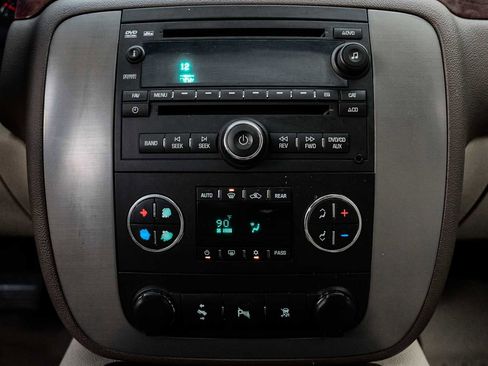 Used 2011 GMC Yukon SLT w/ SLT Chrome Package image 25