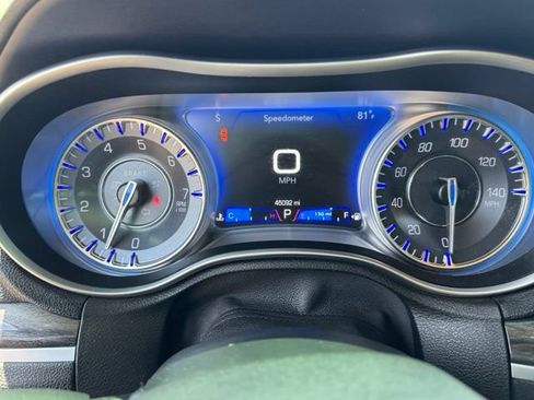 Used 2022 Chrysler 300 Touring w/ Sport Appearance Package RWD image 13