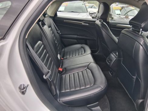 Used 2018 Ford Fusion SE w/ Equipment Group 602A FWD image 9