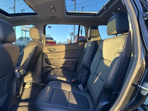 Certified 2023 GMC Acadia SLT w/ Preferred Package image 14