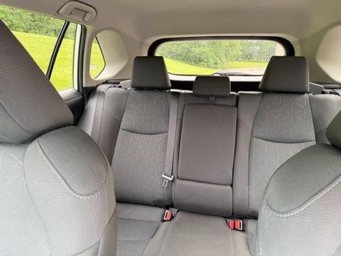 Used 2025 Toyota RAV4 XLE AWD/4WD image 10
