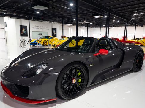 Used 2015 Porsche 918 Spyder image 3