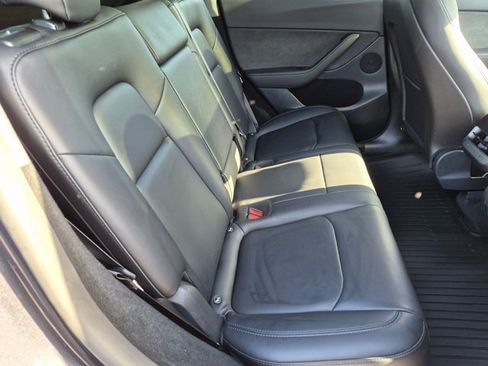 Used 2024 Tesla Model Y Long Range RWD image 21
