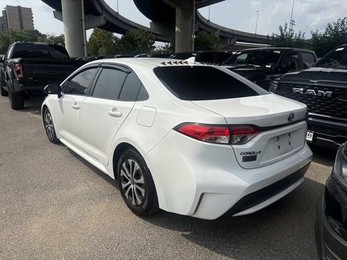 Used 2022 Toyota Corolla LE FWD image 4