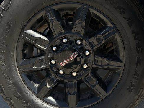 Used 2025 GMC Sierra 2500 AT4 AWD/4WD image 9