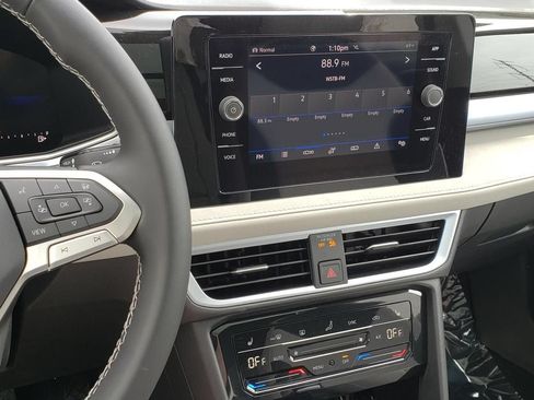 New 2026 Volkswagen Taos SE AWD/4WD image 11