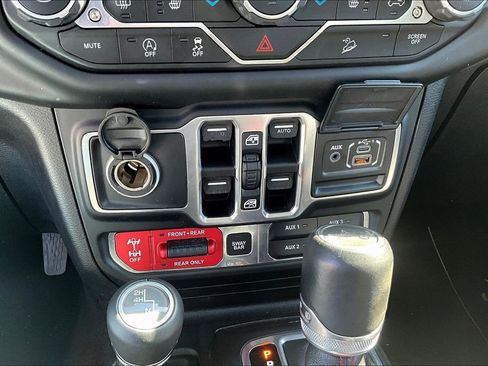 Used 2018 Jeep Wrangler Unlimited Rubicon AWD/4WD image 18