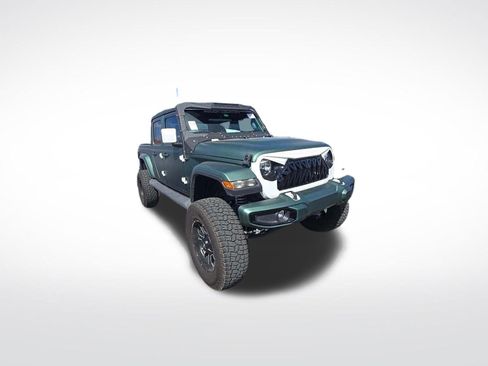 Used 2023 Jeep Gladiator Sport image 3