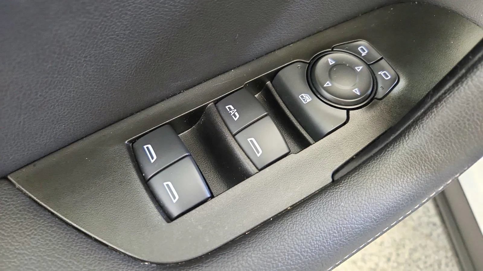 Used 2024 Chevrolet Blazer LT w/ Convenience Package FWD image 22