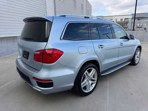 Used 2016 Mercedes-Benz GL 550 4MATIC image 3