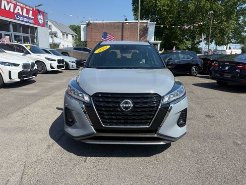 Used 2022 Nissan Kicks SR w/ Premium Package FWD image 3